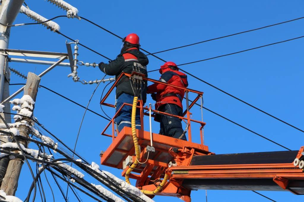 Montazh-i-remont-vozdushnyh-linij-elektroperedach